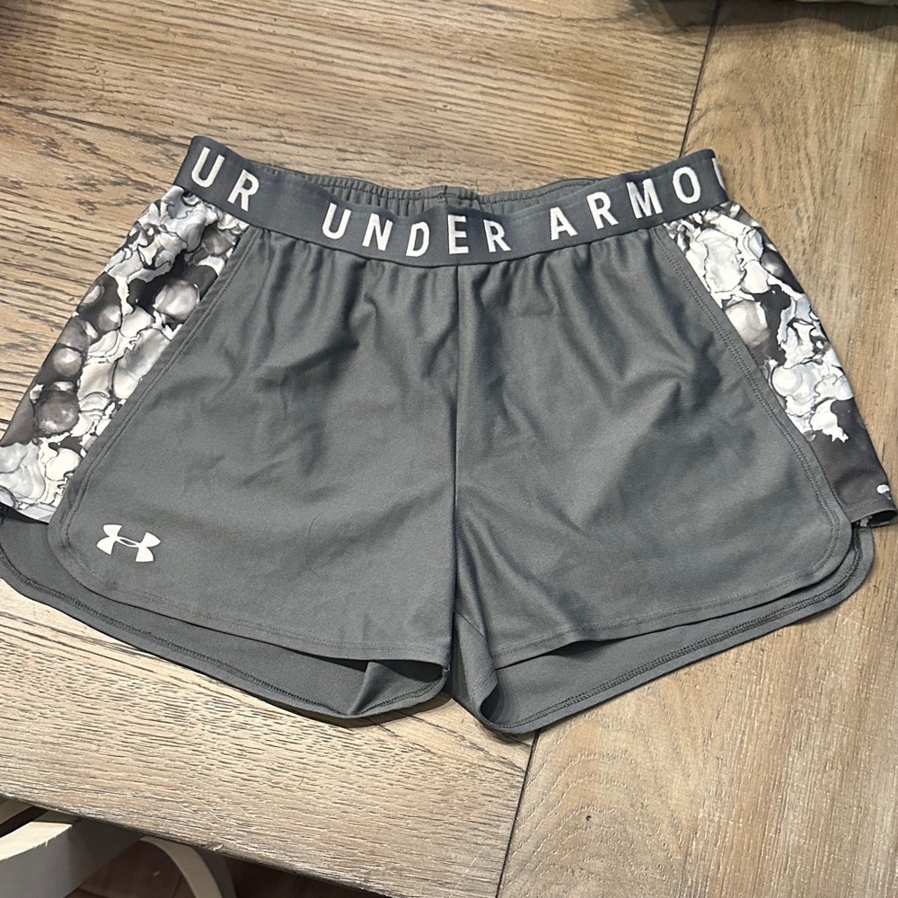 Under Armour Play Up 3.0 Shorts Charcoal Gray Floral Side Panels M